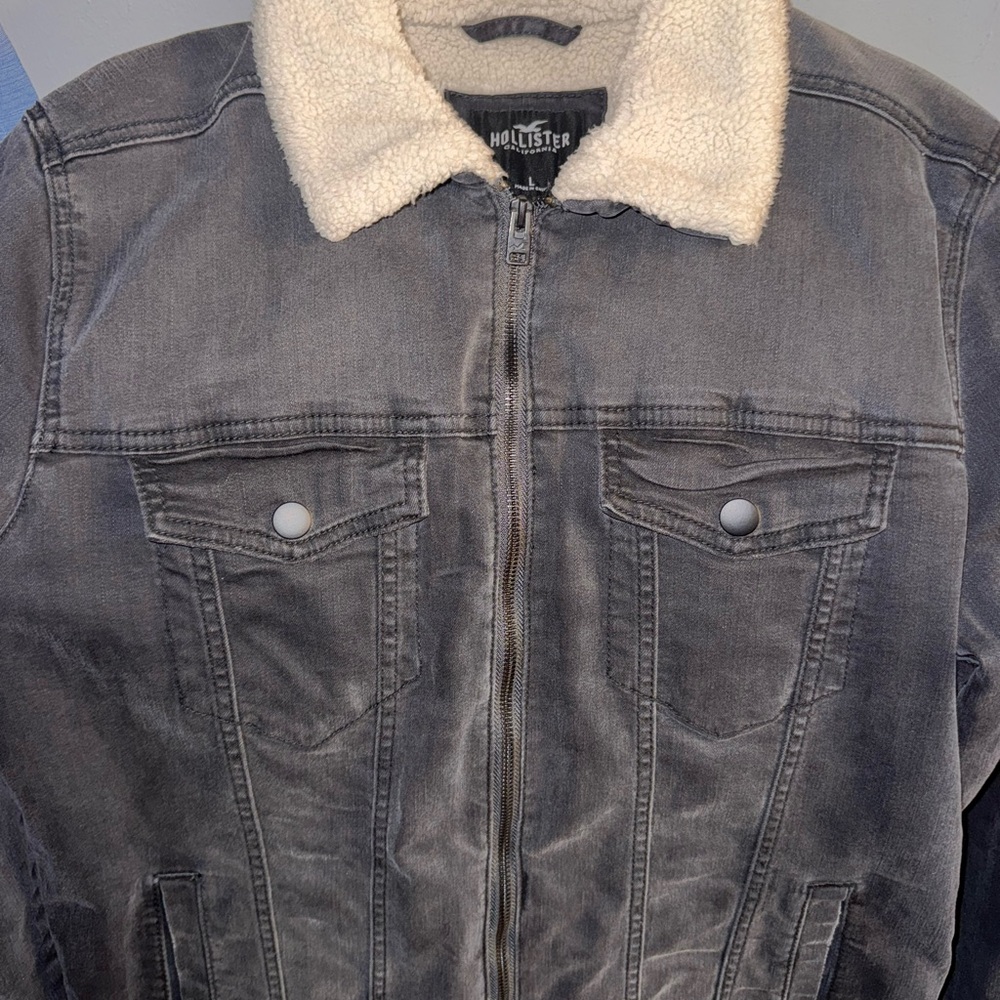 Hollister Men's Gray Denim Jacket with Sherpa Collar